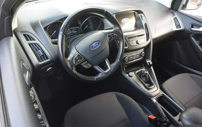 Ford Focus cena 44403 przebieg: 105617, rok produkcji 2018 z Zawiercie małe 497